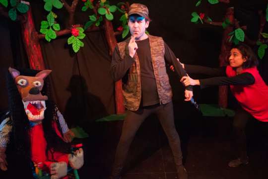 "Kalean otso eta etxean uso"