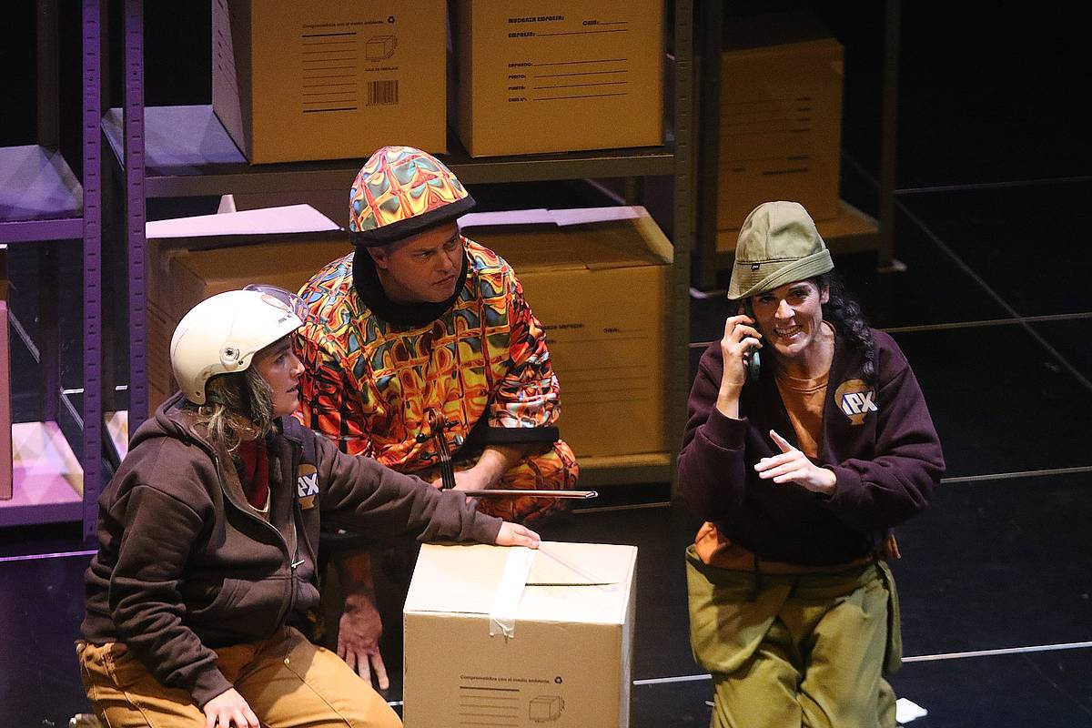 "Mamuak ezagutzera joan zen umea"